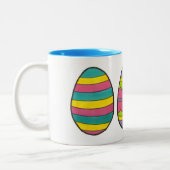 カラフル絵を描ハッピーイースター卵狩り卵 ツートーンマグカップ (左)