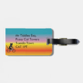 カラフル自転車でタキシードを走る猫 ラゲッジタグ (裏面横)