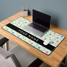 カラフル花、緑（淡色）、背景（黒） デスクマット