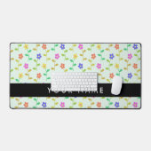 カラフル花、緑（淡色）、背景（黒） デスクマット (キーボード&マウス)