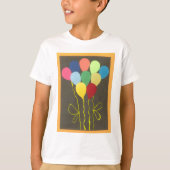 カラフル誕生日バルーンのグラフィックアートデザイン Tシャツ (正面)