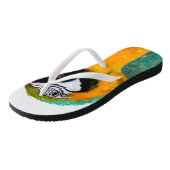 カラフル金ゴールドティール（緑がかった色）マコーオウムポートレート ビーチサンダル (アングル)