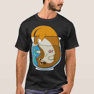 カラフル魚と水族館の茶色の大きな猫 Tシャツ