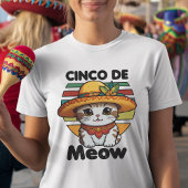 カラフル・ソンブレロを着た猫 Tシャツ