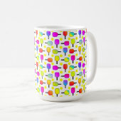 カラフル、ピックボールのパドル、イエローボール コーヒーマグカップ (正面右)