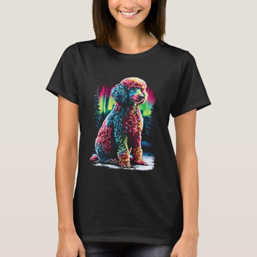 カラフル プードル犬 オーロラ 冬の森 Tシャツ (正面)