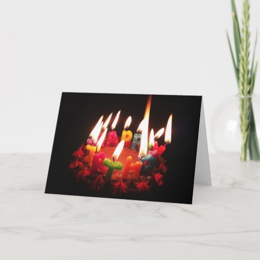 カラフル、LitCの"ハッピーバースデー"の蝋燭、暗室 カード (正面)