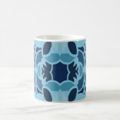 カラーおもしろいブルーコラージュクラシックのマグカップ コーヒーマグカップ (中央)