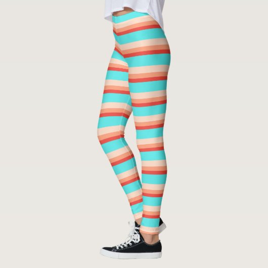 カラーのポップ:おしゃれなレギンススタイル レギンス (左)