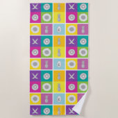 カラーよくはしゃぐブロックチェッカーボードビーチタオル ビーチタオル (正面)