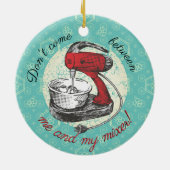 カラーカスタムレトロスタンドミキサーベーカークリスマス セラミックオーナメント (裏面)