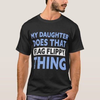 カラーガードパパ私の娘はそのフラグFlippyを行う Tシャツ