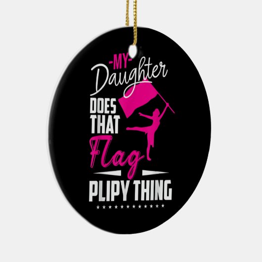 カラーガードママパパ私の娘はそのフラグを行う セラミックオーナメント (右)