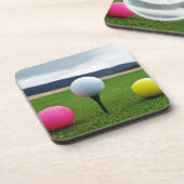 カラーゴルフボール、マウンテンティー コースター (左側)