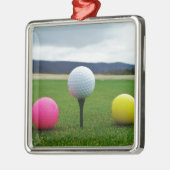 カラーゴルフボール、マウンテンティー メタルオーナメント (左)