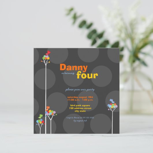 カラードお洒落ット鳥が4歳の誕生日を木に 招待状 (スタンド正面)