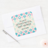 カラードット性別が赤ちゃんシャワーのステッカーを明らかにする スクエアシール (封筒)