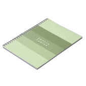 カラーブロック水平セージ緑のストライプモノグラム ノートブック (左側)