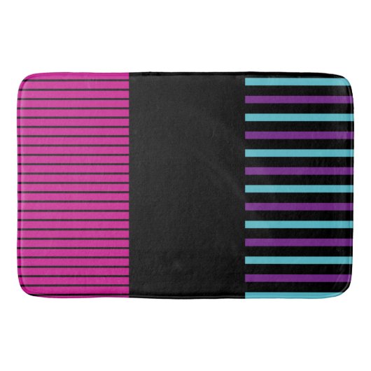 カラーポップ・アートのストライプカラー – ピンク、紫、青、黒 バスマット (正面)