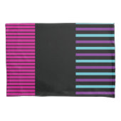 カラーポップ・アートのストライプカラー – ピンク、紫、青、黒 枕カバー (正面左)