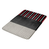 カラーポップ・アートのストライプカラー – 赤、グレー、黒、およびボーン白 バスマット (アングル)