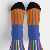 カラーポップ・アートのストライプモダンストライプのデザイン ソックス (上部)
