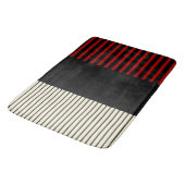 カラーポップ・アートのストライプ – 赤とクリーム バスマット (アングル)