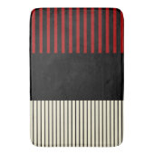 カラーポップ・アートのストライプ – 赤とクリーム バスマット (正面縦)