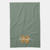 カラーモダンスモーク緑モノグラムイニシャルスクリプト キッチンタオル (縦)