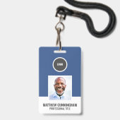 カラーモダンラウンドロゴ従業員名バーコード バッジ (正面（ネックストラップ付）)