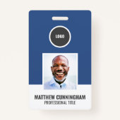 カラーモダンラウンドロゴ従業員名バーコード バッジ (正面)