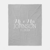 カラー無地のシルバー – ミスター・アンド・ミセス・結婚式の引き出物 フリースブランケット (正面)