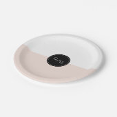 カラー編集可能ミニマルモダンリスト結婚のモノグラム ペーパープレート (アングル)