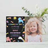 カラーUnicorn誕生日招待状と写真 招待状 (スタンド正面)