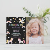 カラーUnicorns誕生日招待状と写真 招待状 (スタンド正面)