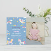 カラーUnicorns誕生日招待状と写真 招待状 (スタンド正面)