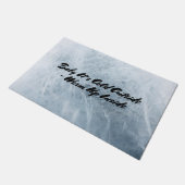 カリカリ冬のデザインベビー外が寒いウォームアップ ドアマット (アングル)