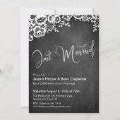 カリグラフィーが美しいJust Marriedブラックボードとレース 招待状 (正面)