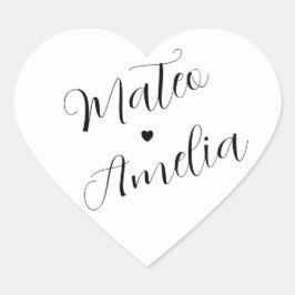 カリグラフィーの新婦新郎の名前の上に ハートシール