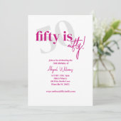 カリグラフィー付き大胆なタイポグラフィー 50 おしゃれな誕生日 招待状 (スタンド正面)
