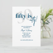 カリグラフィー付き大胆なタイポグラフィー 50 おしゃれな誕生日 招待状 (スタンド正面)