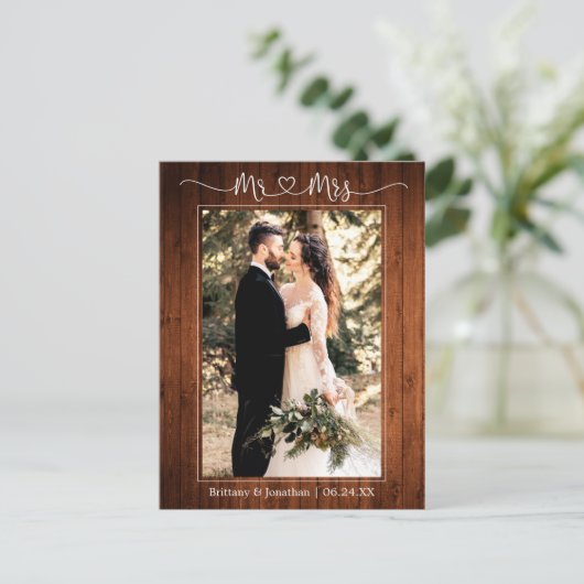 カリグラフィー ハート Mr. Mrs. ウッド ウェディング サンクス ポストカード (スタンド正面)