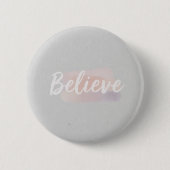 カリグラフィー Believe 缶バッジ (正面)