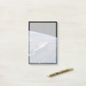 カリフォルニアとネバダは宇宙から見た。 ポストイット (デスク上)