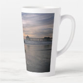 カリフォルニアのサーファーズアットサンセット カフェラテマグ (右)