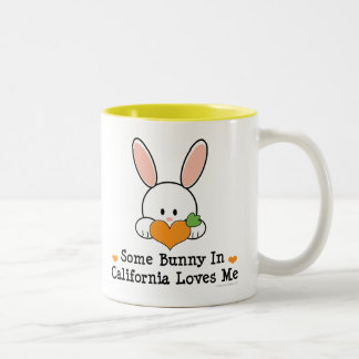 カリフォルニアのバニーは私をマグ愛します ツートーンマグカップ