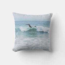 カリフォルニアのビーチのカモメ クッション