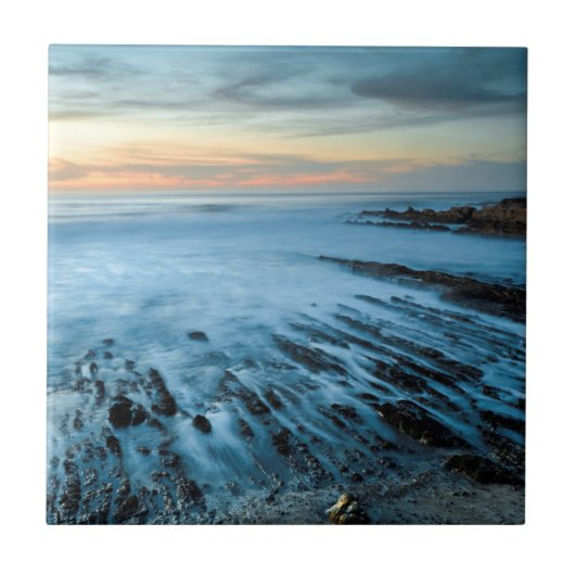 カリフォルニアの夕焼けの青い海景色 タイル (正面)