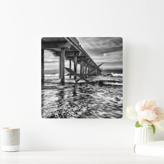 カリフォルニアの夜明けのB&W桟橋 スクエア壁時計 (ホーム)