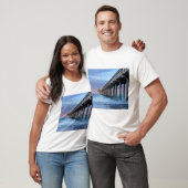 カリフォルニアの桟橋に満月 Tシャツ (ユニセックス)